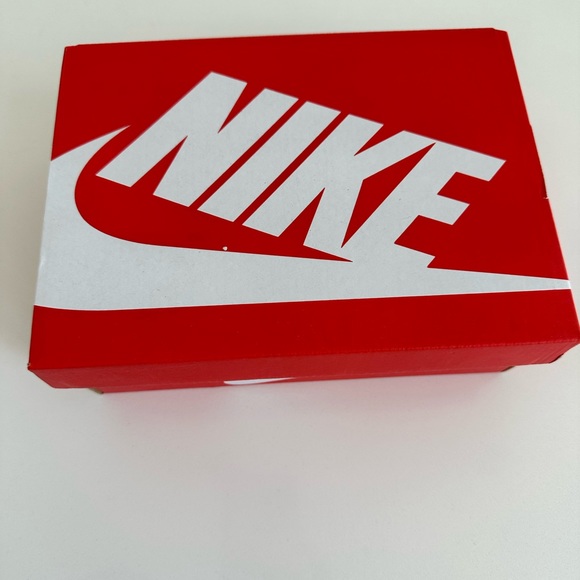 Comfy Nike sneakers 7 new ( final sale ! No returns ) - Picture 2 of 6
